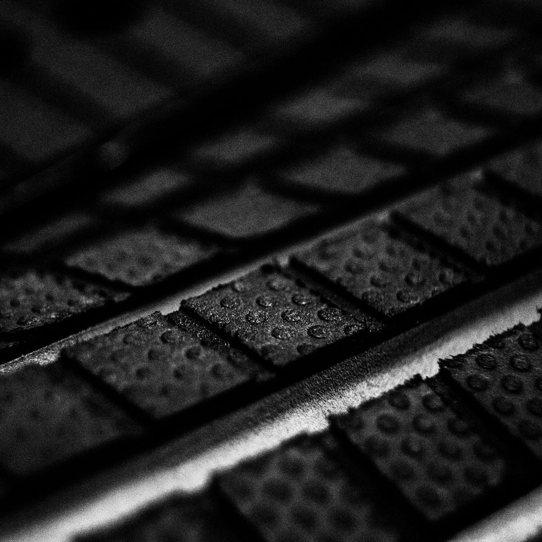 JULIAN TREAD-LITE BLACK/CHARCOAL PAD